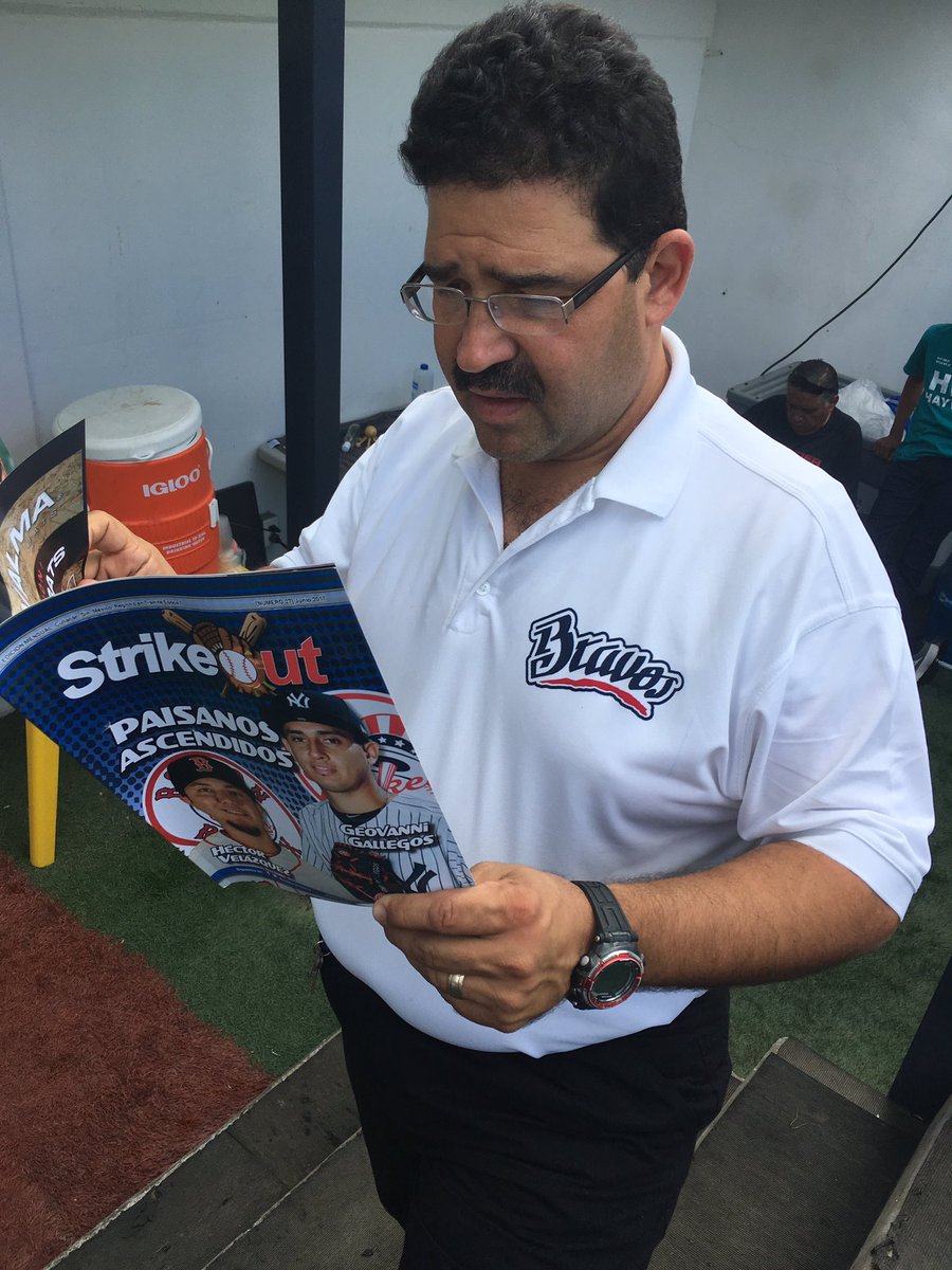 NacimosBravos's tweet photo. Gracias a la @Rev_Strikeout por las revistas #BuenMaterial #NacimosBravos https://t.co/lY35v0sBDH