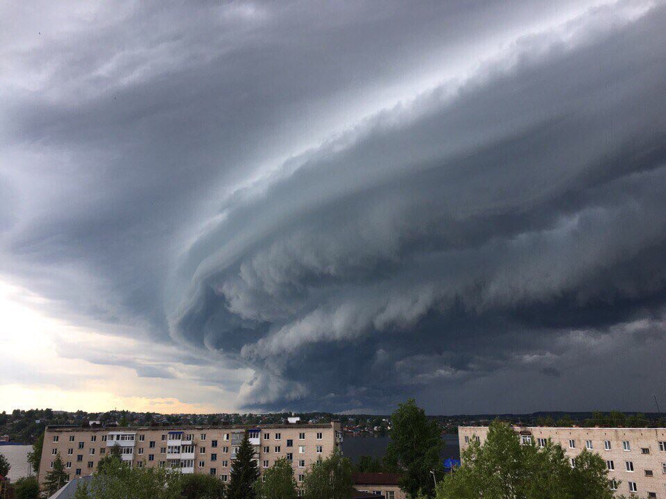 JorgeFavaloro's tweet photo. chematierra : Impactante #shelfcloud en #Ochero #Perm #Rusia
Jun-12/2017
Créditos: Olga Nazyrova
Vía EUStormMap https://t.co/LBEUayU5ih