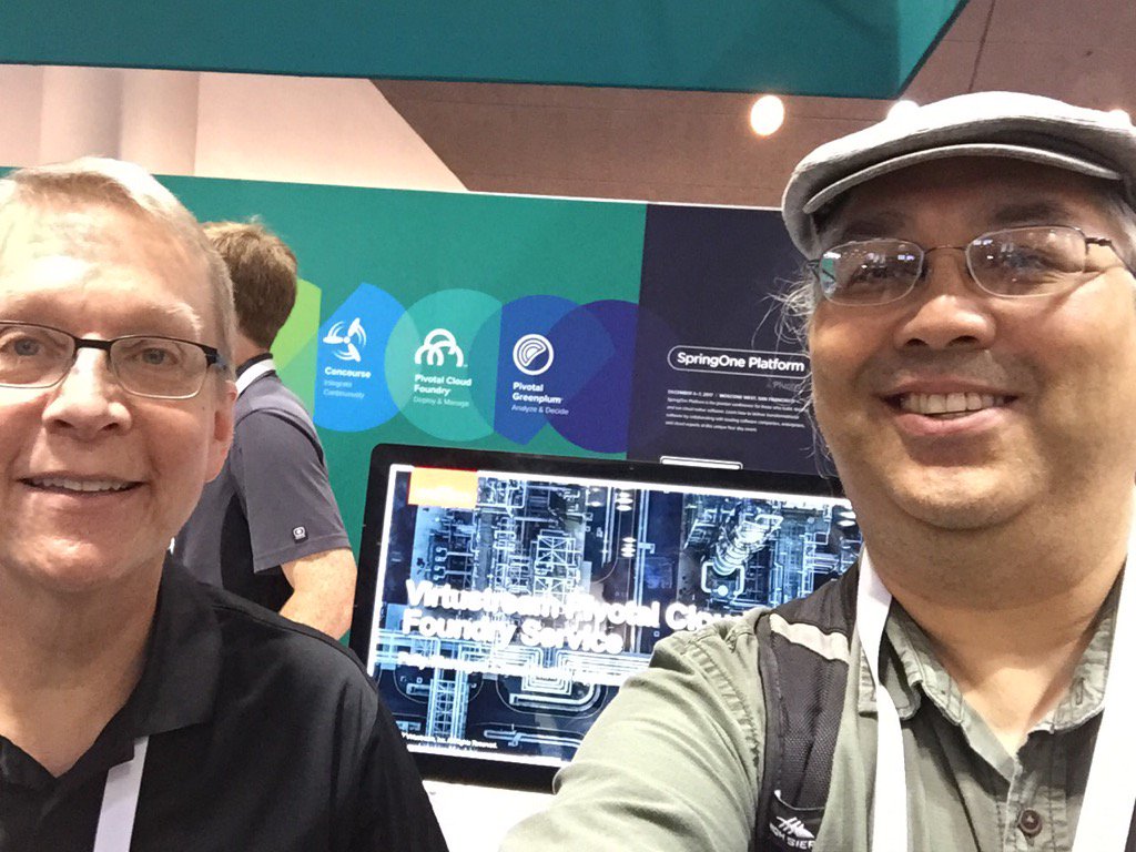 BR_Wilson's tweet photo. All smiles after hearing John Arrasjid's news at Cloud Foundry Summit @vcdx001 #cfsummit2017 #virtustream https://t.co/gjHnGh8Oj3