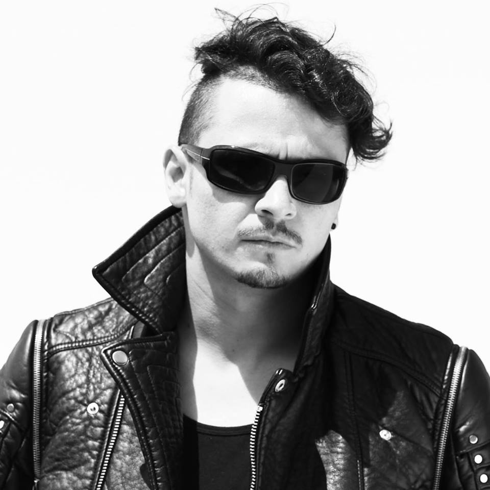CrisGomezL's tweet photo. ALAIRE #LocalOriginal con @camitorresmusic un rato musical con lo mejor de su #BassandVoiceProject ya en https://t.co/AHVcRPrvym @ElCorral_ https://t.co/JSZx05olOK