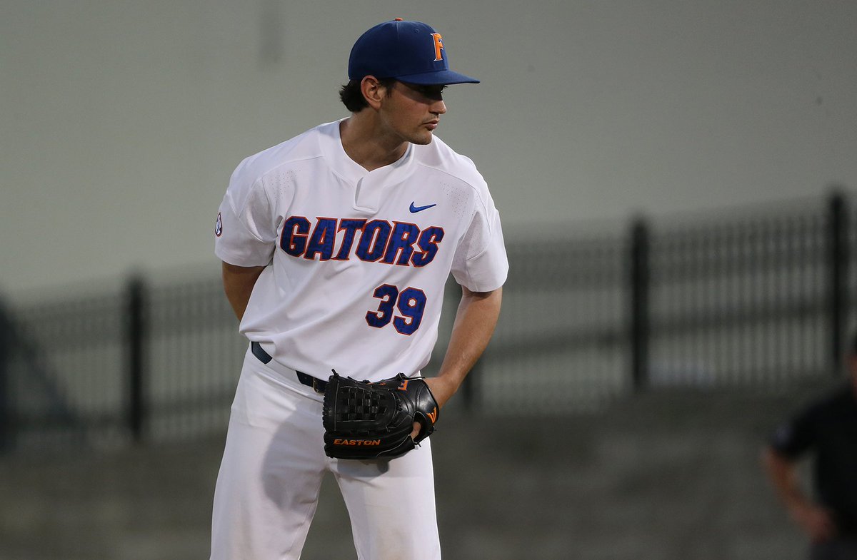 GatorsBB's tweet photo. 4️⃣ #Gators drafted on final day of #MLBDraft17
That's 3️⃣ years in a row with at least 8️⃣ #Gators drafted❗️
📰: https://t.co/1w8ZzyUmd5 https://t.co/9ROB7RiGDO