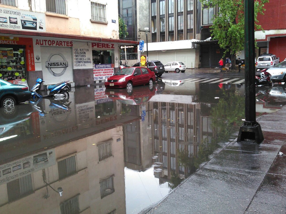 QuerenciaDF's tweet photo. @FactorNoticia Apoyo! Denunciar obra de drenaje NUEVA y mal hecha. Se sigue inundando Cda de Guaymas Roma Nte. URGE ACCIÓN @DenunciaCivCDMX https://t.co/9GuD35LVAC