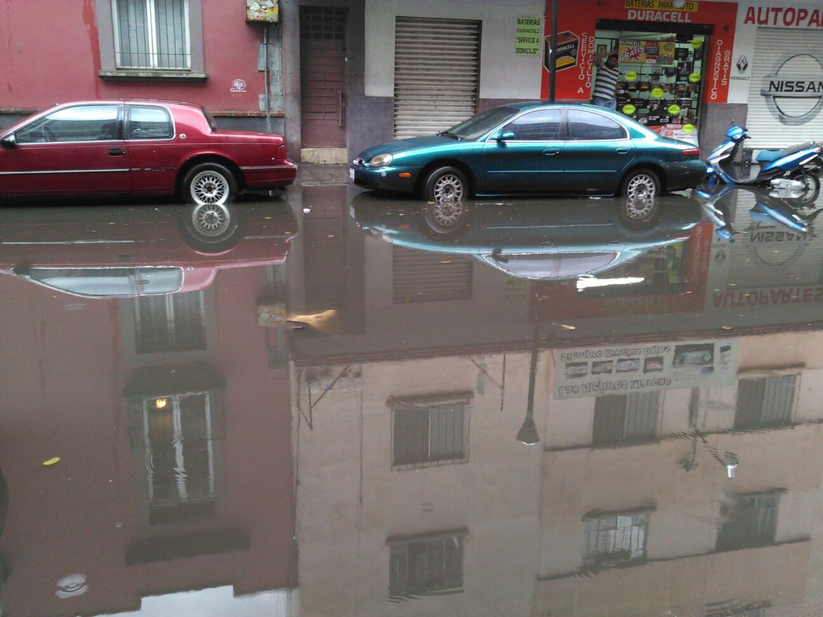 QuerenciaDF's tweet photo. @FactorNoticia Apoyo! Denunciar obra de drenaje NUEVA y mal hecha. Se sigue inundando Cda de Guaymas Roma Nte. URGE ACCIÓN @DenunciaCivCDMX https://t.co/9GuD35LVAC