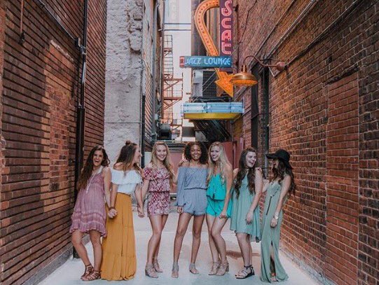 TeriRodgers12's tweet photo. Great day @sundancesquare w/ #tabithajacksonphoto & her new 2018 #seniorreps! ❤️ my favorite senior @haven719 #proudmom https://t.co/MbENp4pU1o