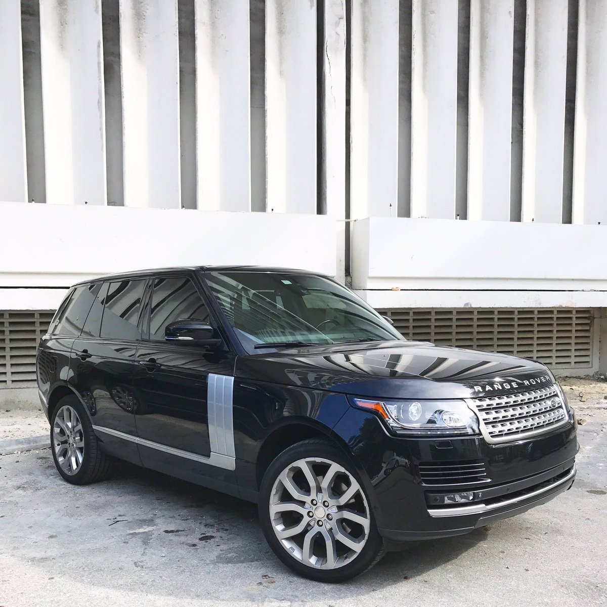 VenturaLLC's tweet photo. 2017 Range Rover Supercharged🔥
Yes, we deliver. Anytime, anywhere!
✨Call us today or visit us online✨ https://t.co/uad47L2zco