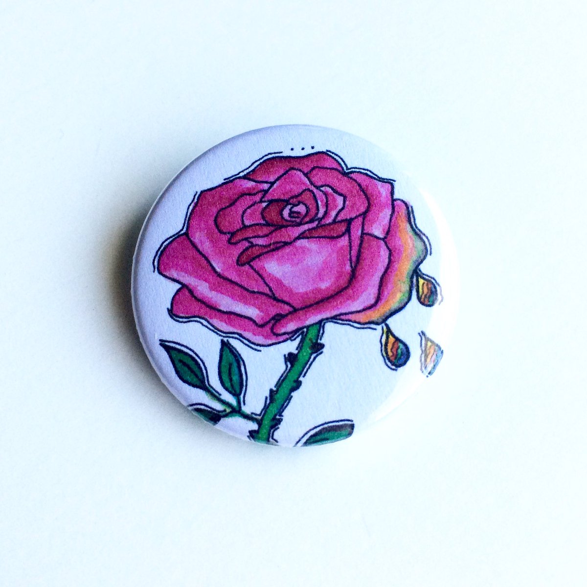 Happy_Creeps's tweet photo. 🌹roses 4 U my darling🌹 #etsy #etsySeller #witchsySeller #rose #roses #pastelGoth #grunge #flairGame #pinGame #pinback #pins #happyCreeps https://t.co/ifvvSqU9ks