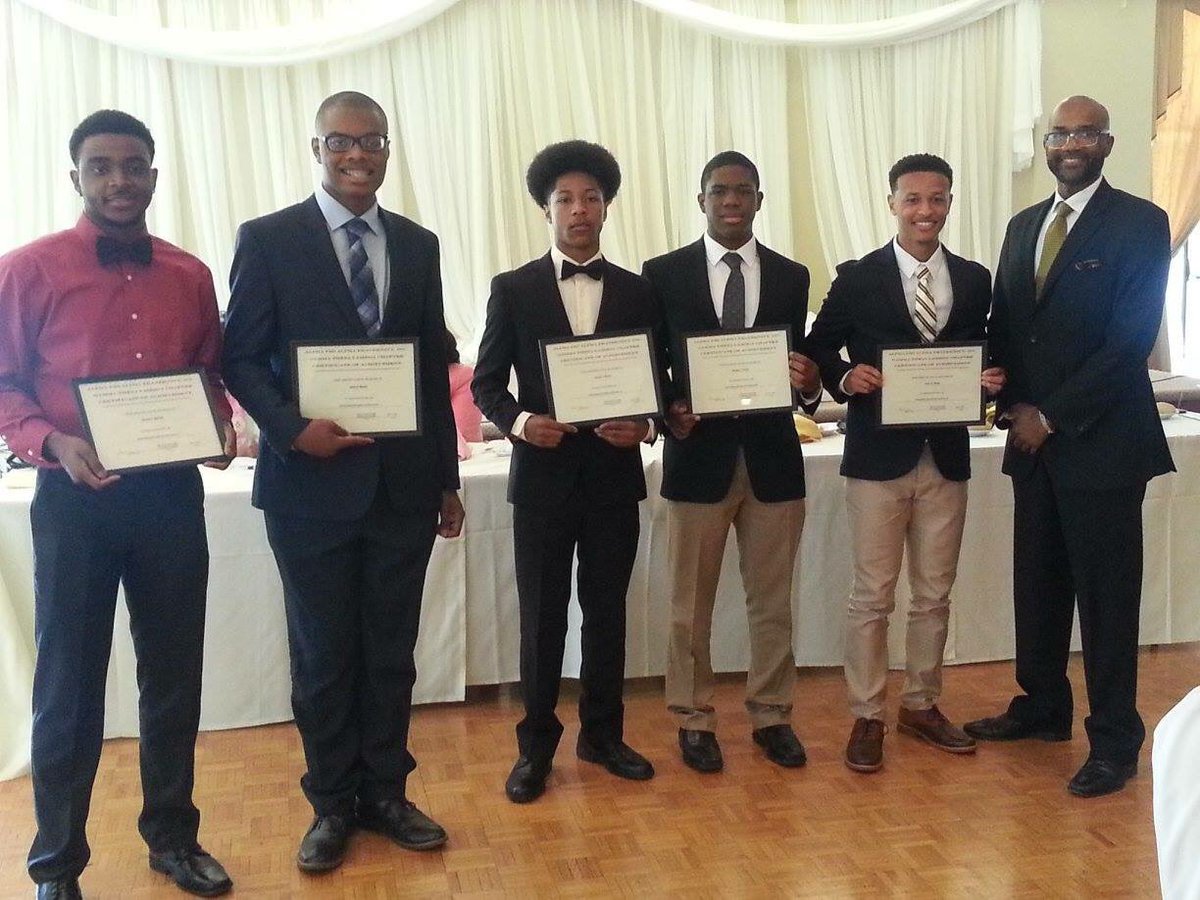 GTLAlphas's tweet photo. Recipients of the 2017 GTL Education Foundation Scholarship with our V.P. Brother Jones
#APhiA #AlphaEast #DelawareAlphas #GTLAlphas https://t.co/IWhpnJK2R1
