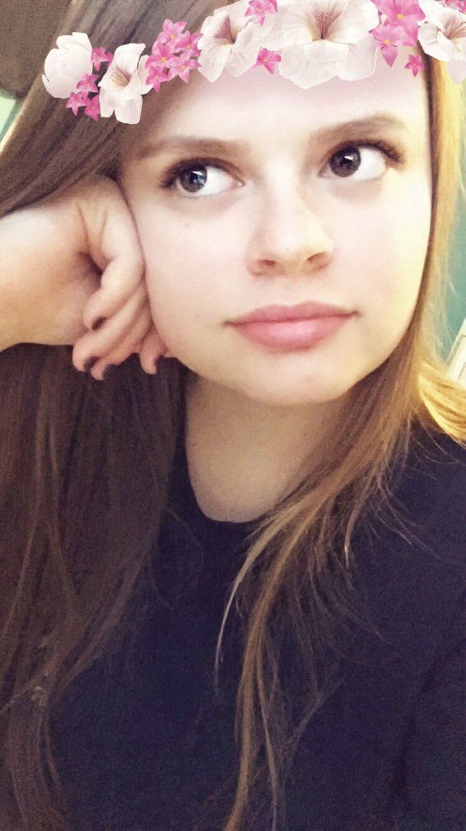 shoutout to snapchat for making bomb filters that cover up the fact that i'm exhausted and my skin is terrible 😊🌸