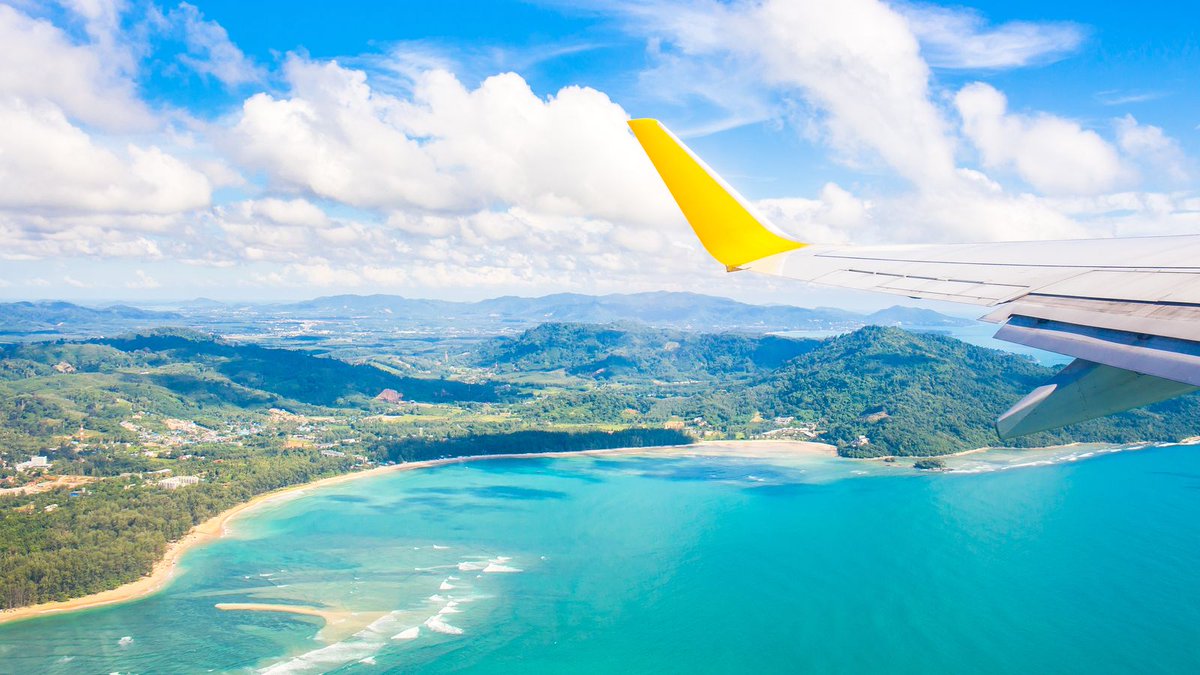 Wanna get away? <a href="/Mic/">Mic</a> breaks down the cheapest days to travel every month this summer. bit.ly/2rWS881 #traveltip #summertrip #MyRuMe