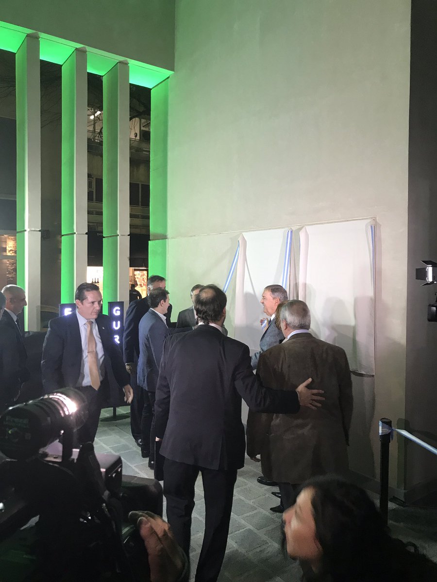 BancodeCordoba's tweet photo. El Gob. de Córdoba, @juanschiaretti y el pte. de #Bancor @DanielTillard inauguran el Edificio Inteligente.#BancorInteligente https://t.co/IU1AOZnFNM