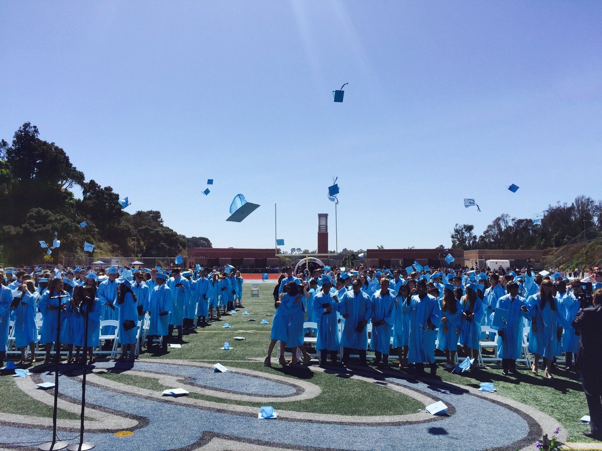 MrOatUCHS's tweet photo. That's it! Congrats Class of 2017! https://t.co/i6RGtXW37f