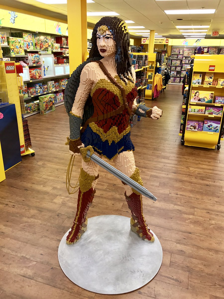 MrKevinHinkle's tweet photo. Awesome new #WonderWoman & #CaptainAmerica brick-built statues at the @LEGO_Group #CompanyStore in #Enfield, CT. #LEGO #AFOL #InsideLEGO https://t.co/b7JmnUP77b