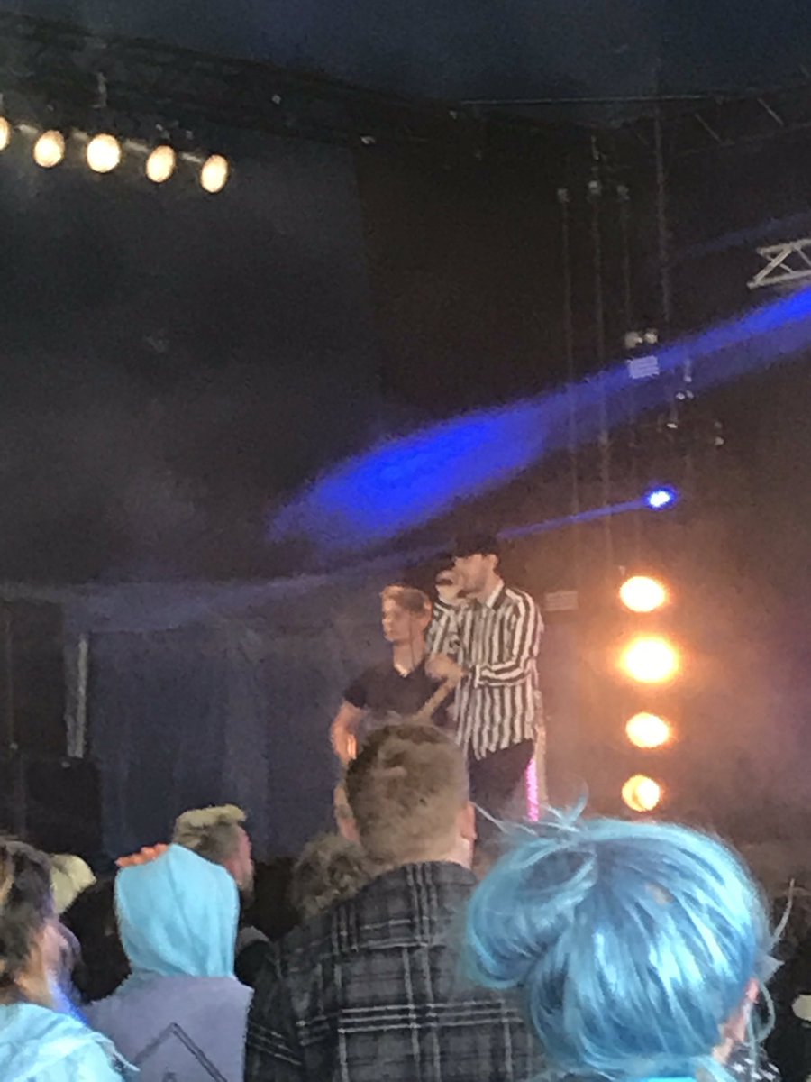 Wee_Lyn's tweet photo. @WeAreNormandie @DownloadFest #DL2017 epic set! Well worth being there for 11am!🤘😝 https://t.co/7lxYgnoumT