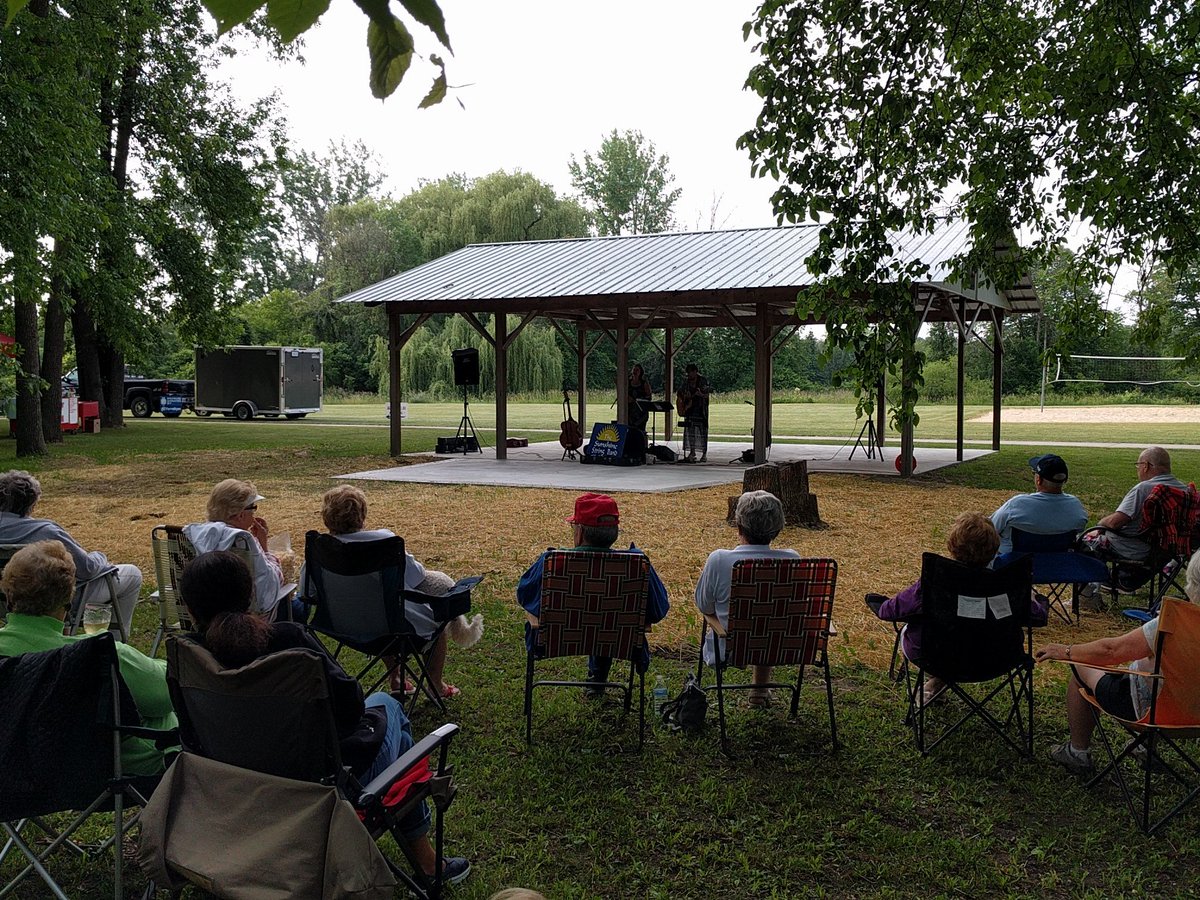 camcshs's tweet photo. "Music in the City" featuring the Sunshine String Band. @CityOfAuGres #AuGres https://t.co/IN1AJeHVu9