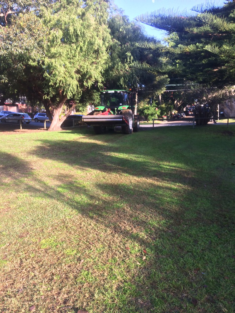 ec_services's tweet photo. @RandwickCouncil Love our hard working tractor man! #tractor #garbageguys @RandwickCouncil @UNEP @EnvAgency @CCACoalition https://t.co/stwqMep7v2