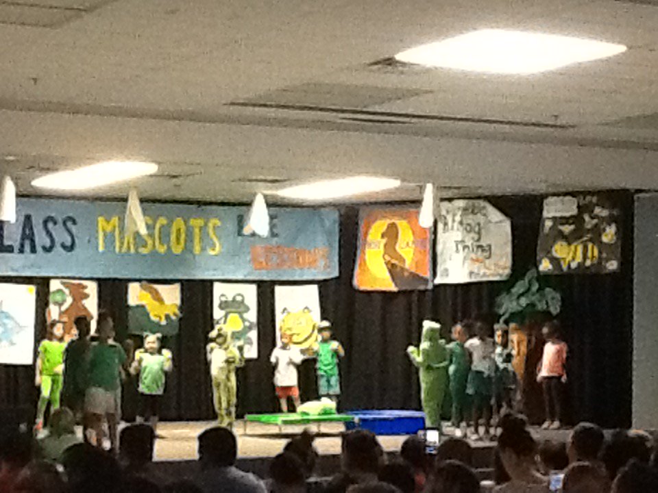 LortonStationES's tweet photo. Ms. Hornung's Class is retelling A Frog Thing. #LSESPics https://t.co/lqKLZjuAYu
