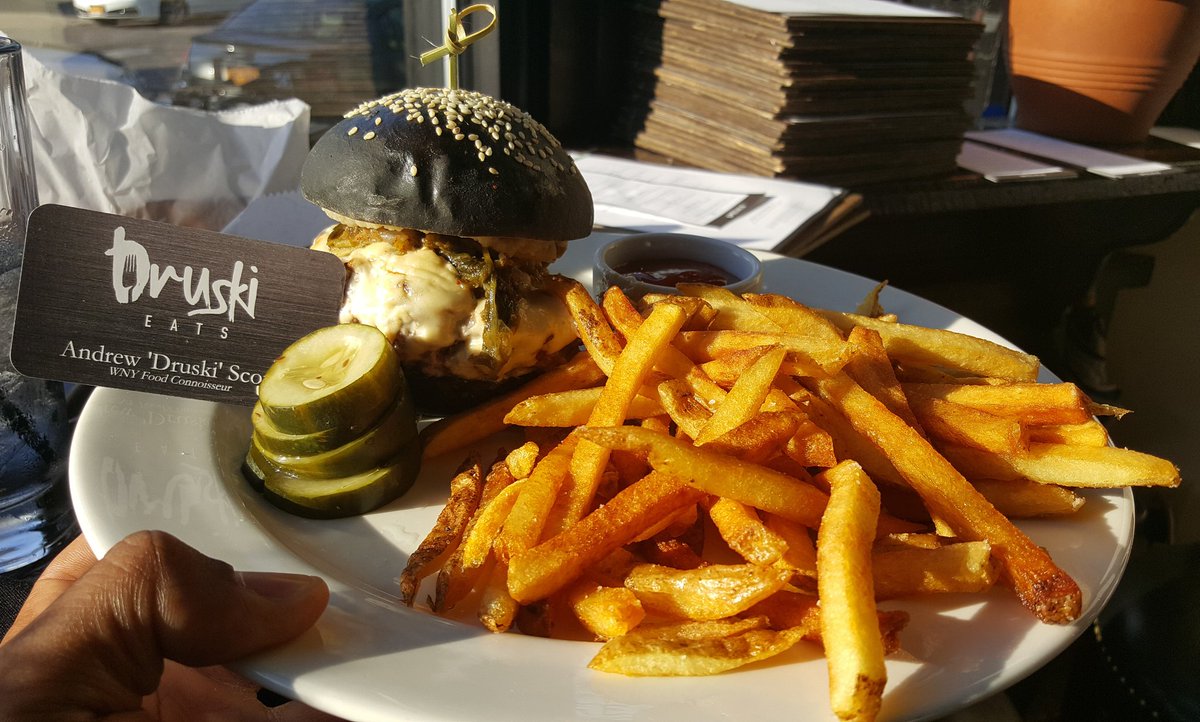 #DruskiEats "The King Ghidorah" from <a href="/blksheepbuffalo/">Black Sheep Buffalo</a> 

#JamesBeard #BuffaloBBP #BlendedBurgerProject #NickelCity