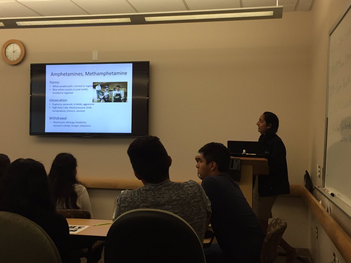 theamirmohamed's tweet photo. @trishna_katakia giving a lecture on illicit substances to the young padawans at the KP SURF program #futureDocs #kpsdfmr #KnowledgeIsDope https://t.co/tLHBuRL8Pt