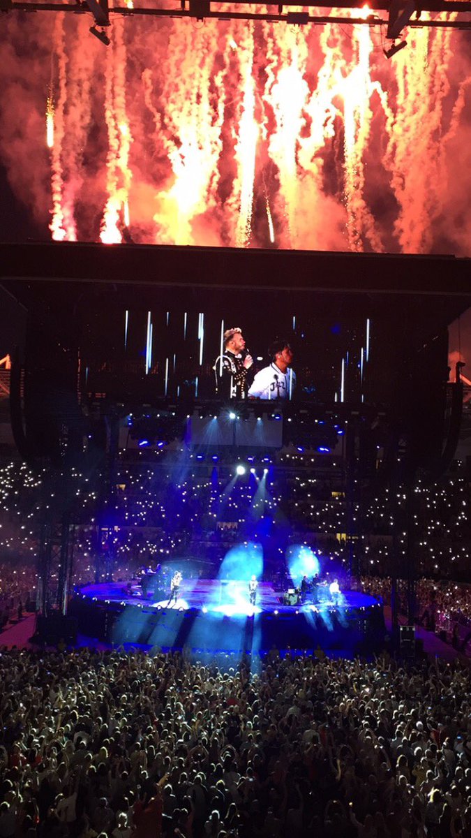 RhianJones14's tweet photo. Just wawiiii...what a show! #TakeThat #WonderlandLive https://t.co/6QXMBfAu37