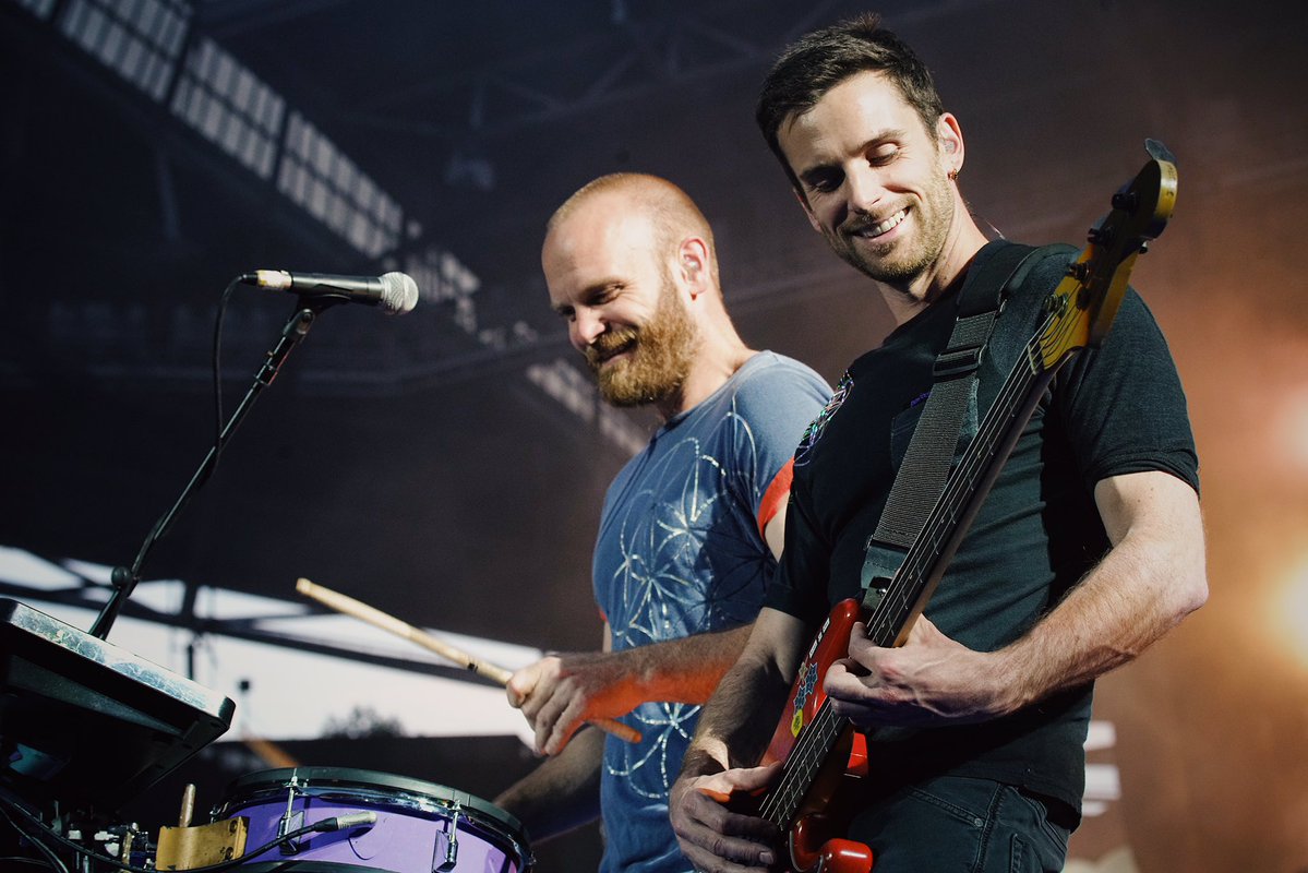 Will Champion and Jonny Buckland with a fan today in Gothenburg🇸🇪, via  /p/Cug17t_ISuq/…