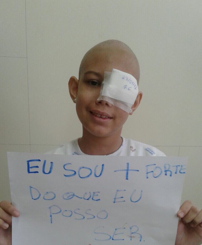 djessyka's tweet photo. a Tainara mora aqui pertinho de casa, mas agora ta internada no Hospital Pequeno Príncipe e sonha em conhecer o @pefabiodemelo vamo rtzinho https://t.co/tqG9Eo1Zpq