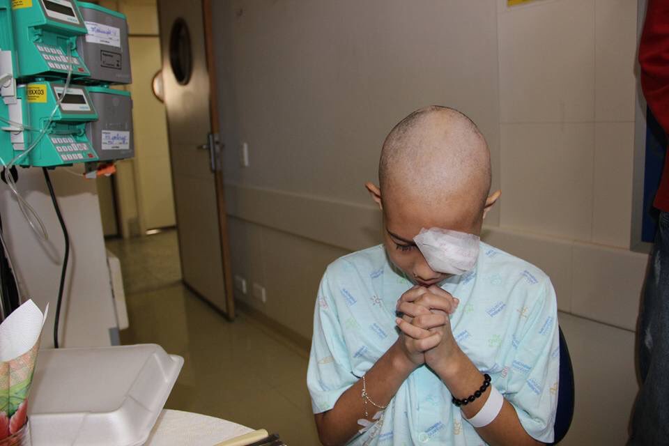 djessyka's tweet photo. a Tainara mora aqui pertinho de casa, mas agora ta internada no Hospital Pequeno Príncipe e sonha em conhecer o @pefabiodemelo vamo rtzinho https://t.co/tqG9Eo1Zpq