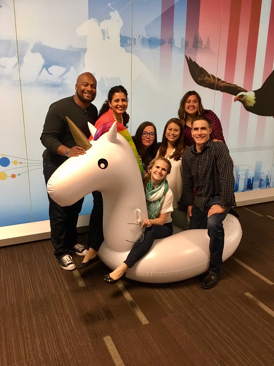 ErinZuehlsdorff's tweet photo. Shark team with #gunther #microsoftlife #findingunicorns https://t.co/NvvAn0axL1