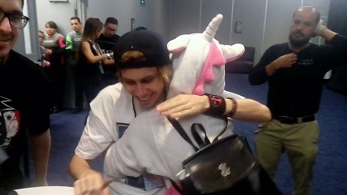 Kyrbix_'s tweet photo. #QuieroUnClubMediaFest #ClubMediaFestPanama @ClubMediaFest queremos a @Rubiu5 https://t.co/BBAPdI1RRj