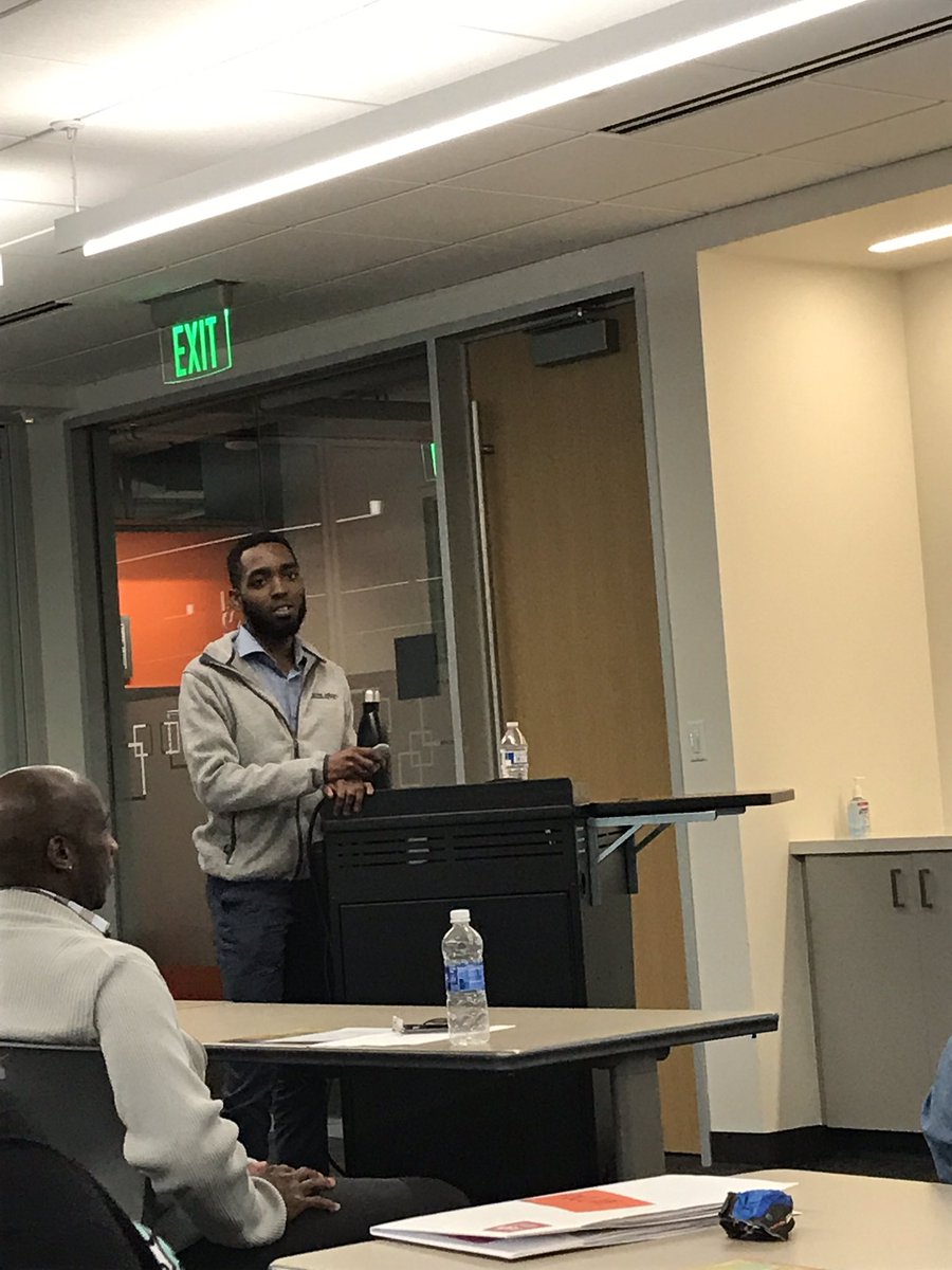 DavidCentralDD's tweet photo. Jordan and Jazmyne presenting at TMA graduation. Congrats! #BECU https://t.co/j5XowLsy1X