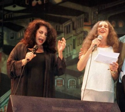 GalDescabelada's tweet photo. fera ferida disse que gal costa é toda de preto e maria bethânia toda de branco
Provas:
#AssumPreto #AssumBranco #Galthania #ONomeDelaEGal https://t.co/7J9t48N4XA