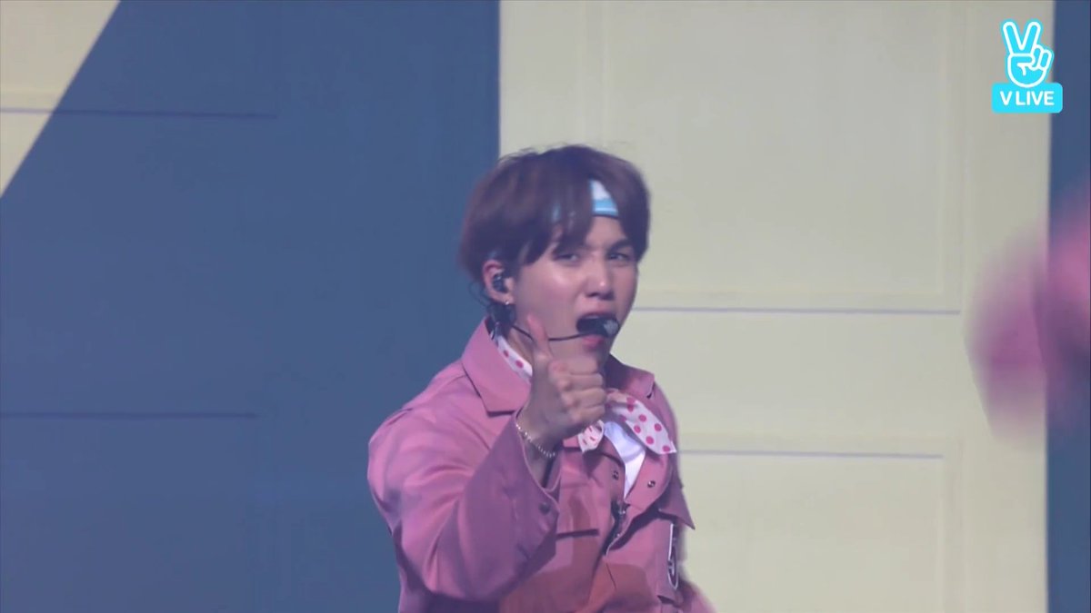 ScreenshotsBts's tweet photo. retweet good job suga ✨ in ten seconds for good luck #BTSHomeParty https://t.co/jbnfuxrTg6