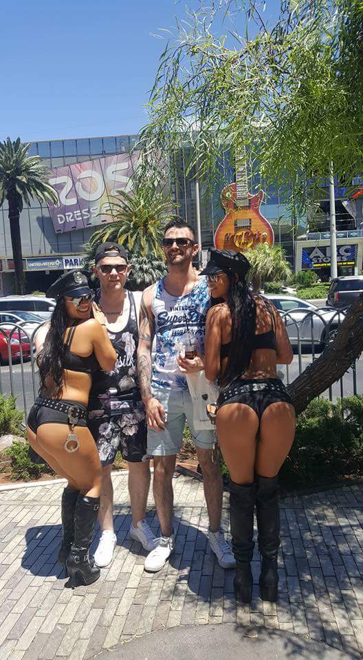 halpo24's tweet photo. Vegas baby 🍻🍻🍻🍻👌👍😍 https://t.co/r3Qb6OGiYE