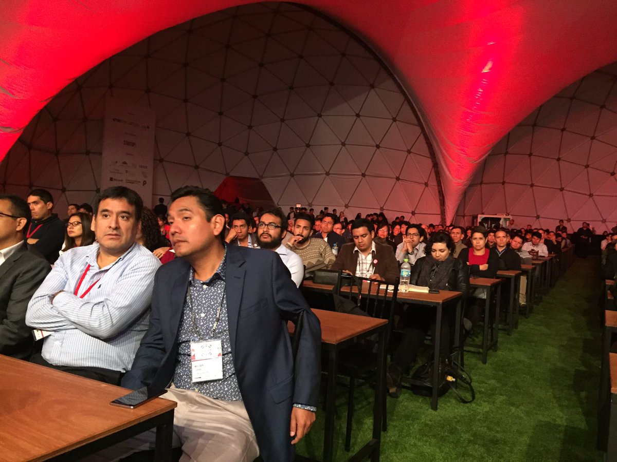 RoblesSusanaro's tweet photo. Full house #Perurocks! #comunidadSUP @startupperu @mosimosquera https://t.co/2s7c7UPYsZ