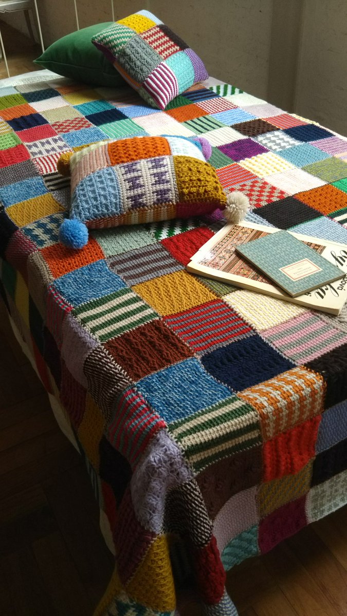 ちろちゃん ベッドカバー 手編み モチーフ編み モチーフ240枚】1日1