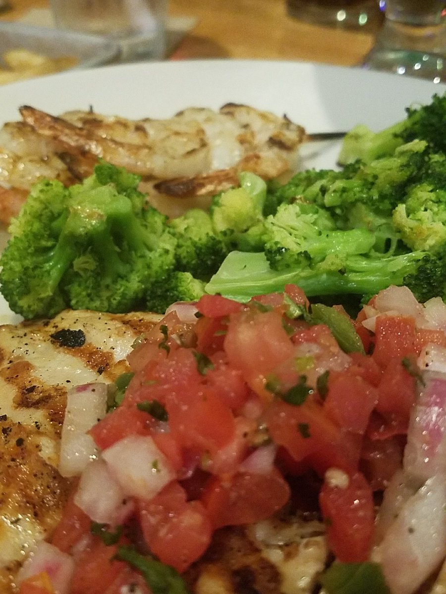 LydiKay's tweet photo. @Applebees love this meal....#chickenandshrimp #fantographer https://t.co/C4K0xh8XS3