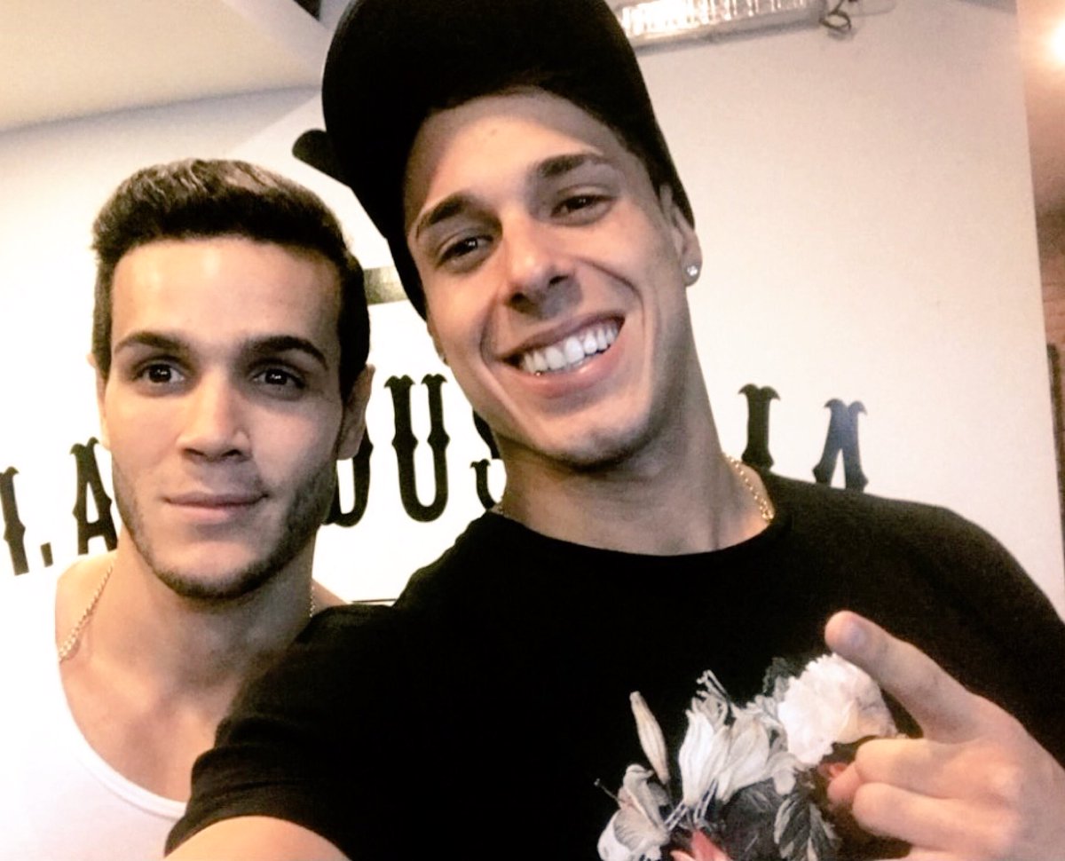 ynelamed's tweet photo. ¡Empanadxs! Usen el ht #EstrenoVideoclipRecordarHG https://t.co/gK4SqMHtFK