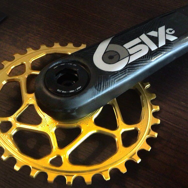 BikeDibley's tweet image. Is this not a beautiful combination. @absoluteblack.cc #oval 34t ring on @raceface604 #SixC cranks. 😍
-
#carbon #ab #absoluteblack #absolut…