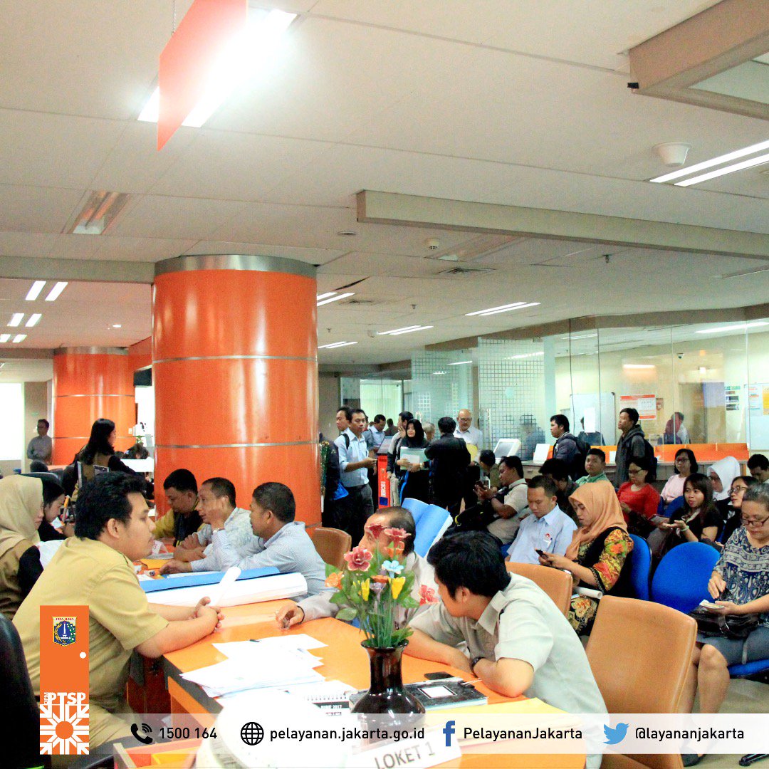 layananjakarta's tweet image. Puasa tidak menghalangi kami untuk melayani warga jakarta yang tetap ramai mengurus izin &amp;amp; non izin di PTSP. Salam SETIA #MelayaniJakarta