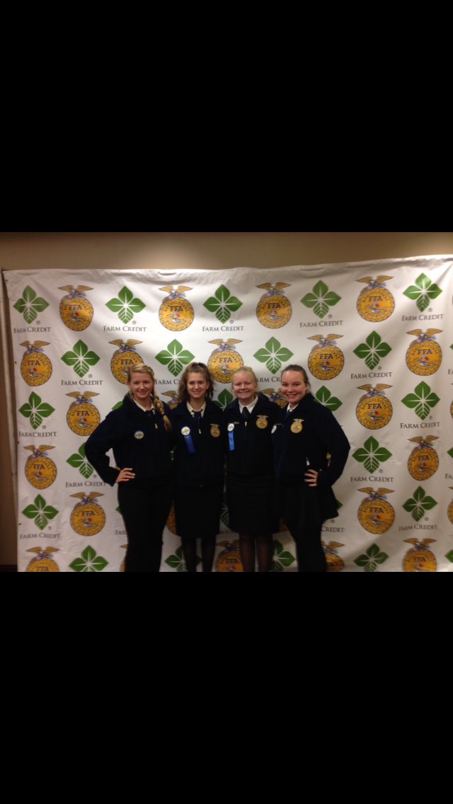 GibaultFFA's tweet photo. Having lots of fun at Illinois State FFA Convention! Went to 3rd session this morning, and Scheel's this afternoon! #gibaultproud #ilconv17 https://t.co/VfHenvV5OM
