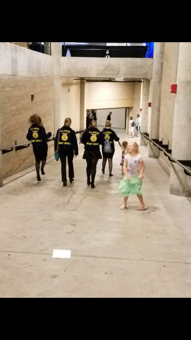 GibaultFFA's tweet photo. Having lots of fun at Illinois State FFA Convention! Went to 3rd session this morning, and Scheel's this afternoon! #gibaultproud #ilconv17 https://t.co/VfHenvV5OM