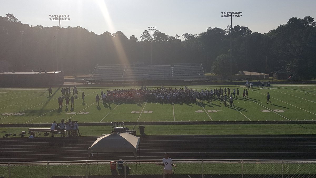 MycaiJohnson's tweet photo. Pre-Talk before camp. I really enjoyed the 1 on 1 drills. Saw some things I can improve on definitely. #MyStory #KeyZo https://t.co/58HyrySWIK