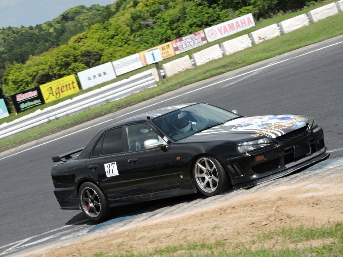 チョージ Chinoer34 Na Twitteru 車乗りとして軽く自己紹介 名前 チョージ 年齢 29歳 出身 東京 車両 Er34 スカイライン 25gt V 目標 来年までにデフとファイナルギアを入れる 好きな事 ドライブ 嫌いな事 退屈な