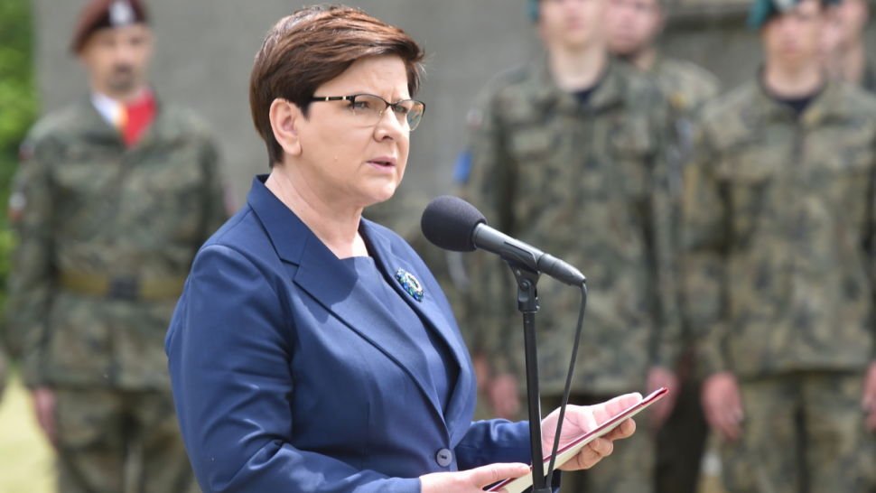 PolskaLiderem's tweet photo. Pani @BeataSzydlo ani kroku w tył!💪 Każdy racjonalnie myślący Polak popiera Pani słowa w Auschwitz. Jesteśmy z Panią. Popierasz- dajesz #RT https://t.co/NFhrXEeLuw