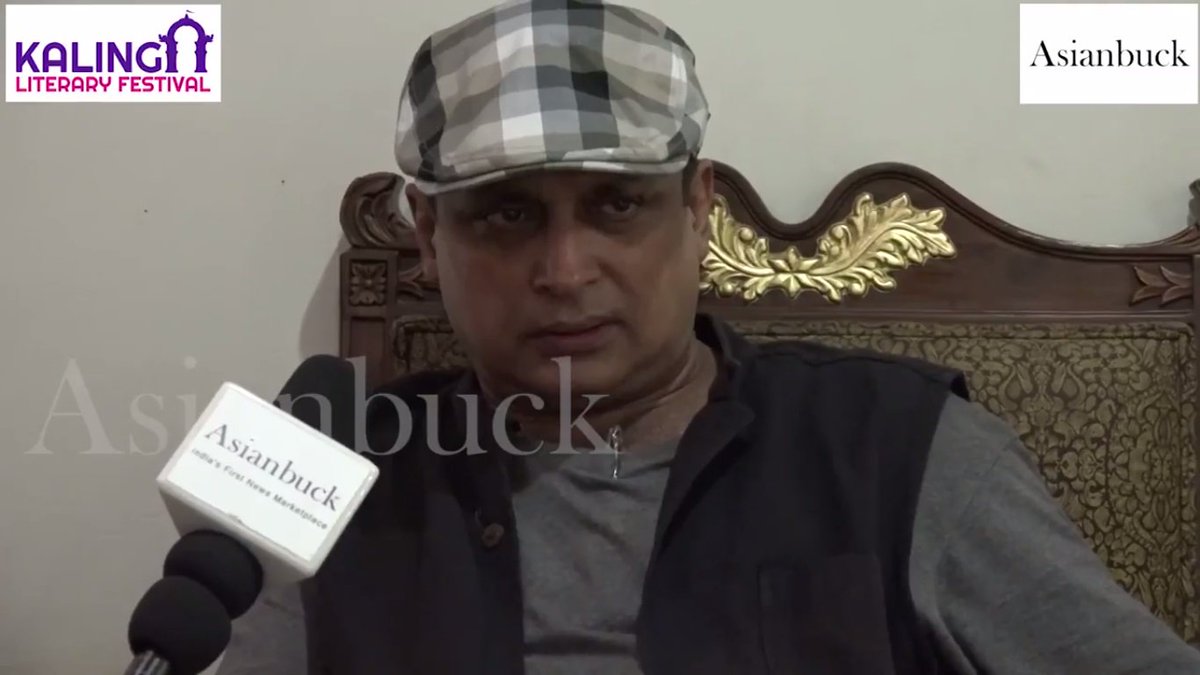 kalingalitfest's tweet image. .#PiyushMishra-I like coming to #KalingaLitFes to meet young &amp;amp; vibrant people. For poetry I suggest Vipassana youtube.com/watch?v=HYR1gK… #yoga