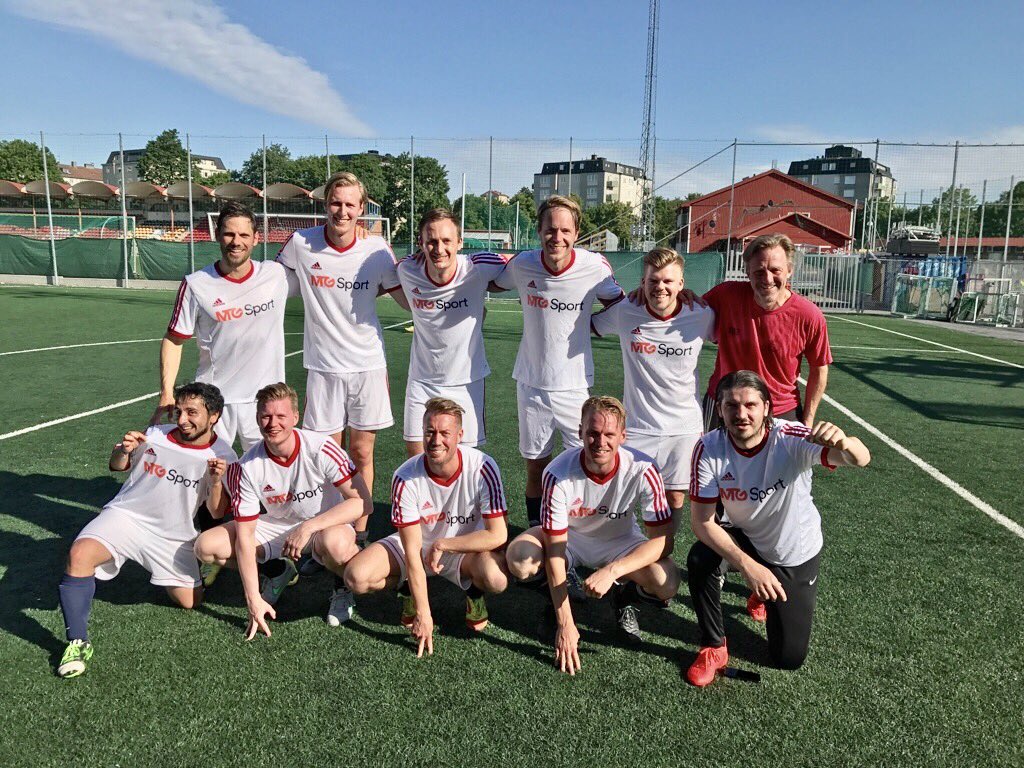 Viktig derbyseger för @ViasatFotbollSE mot rivalen <a href="/cmoresport/">C More Sport</a> i reklamserien. 6-2 blev slutsiffrorna och skönt med en stabil debut. ⚽️💯