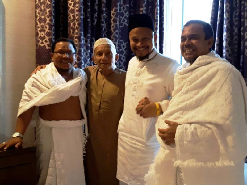 iNewsSport's tweet photo. Habib Rizieq bertemu Amien Rais di Makkah, ini foto-fotonya https://t.co/mRK1t8Nv1s https://t.co/sOdz7JBMoo