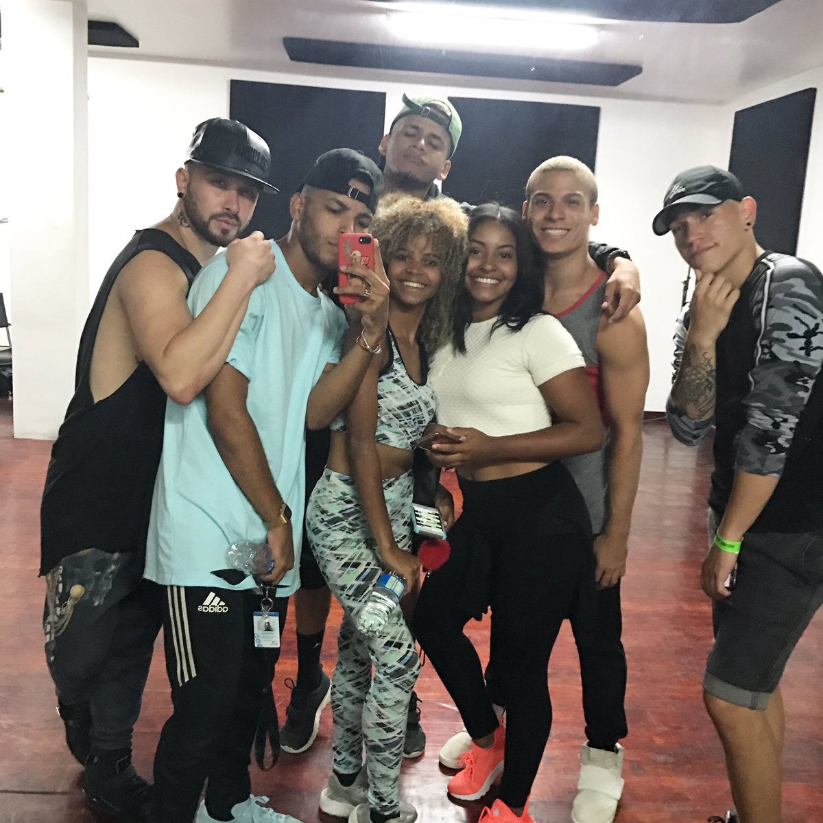 _aarv95's tweet photo. Comenzamos este nuevo proyecto de Shalimar agarrados de las manos de Dios. 🔥💯 #DancerPR #DanceLife #SinBailarinesNoHayShow https://t.co/WD7SPh2JFS