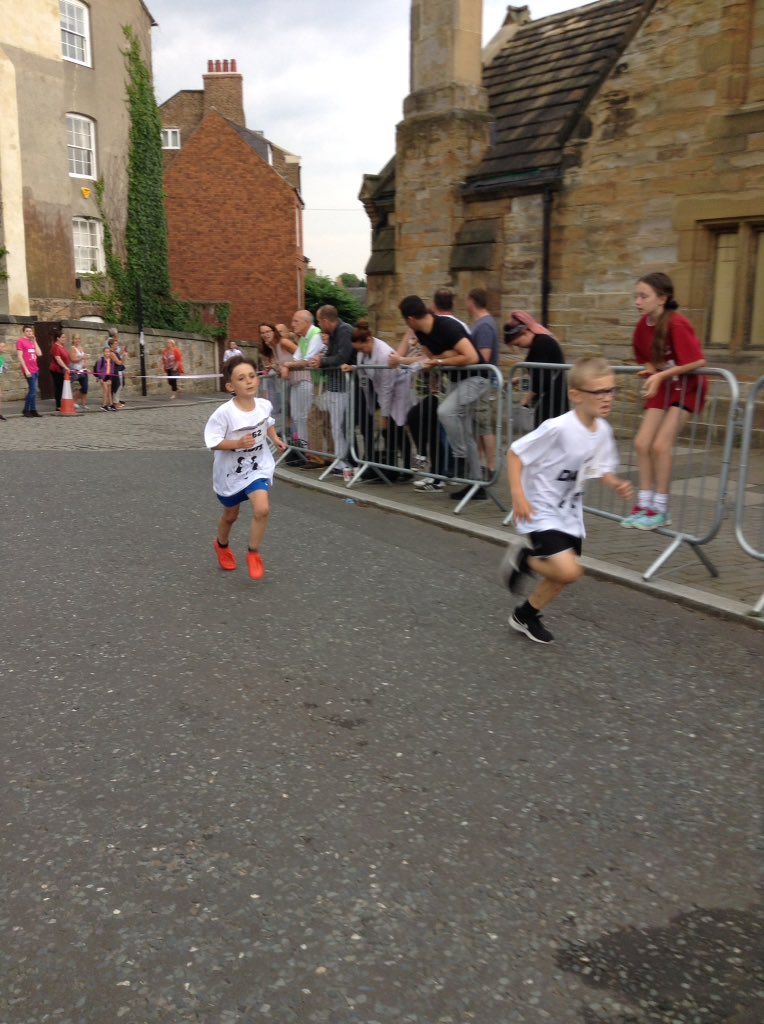 Year1CLSP_CE's tweet image. Fabulous night at Durham Dash last night with fabulous children. All so supportive of each other @ChesterleStCofE