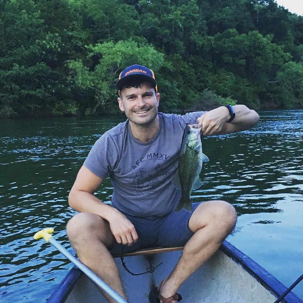 joshdr83's tweet photo. Well @csweat if only one of us were meant to catch a fish today... #redbudisle https://t.co/Ci01ucMv5R https://t.co/LeFHm88WGa