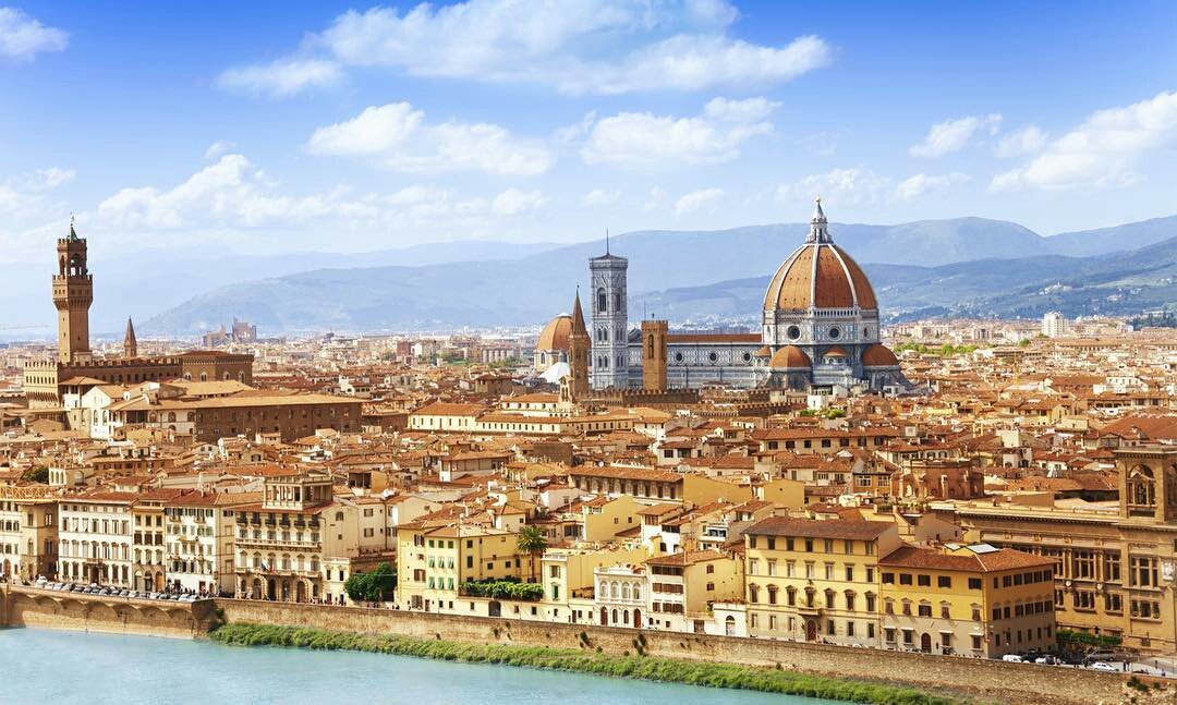 ViolaClubINA's tweet photo. Kira kira begini nuansanya di pagi hari kota Firenze. . 

Cakep-cakep ya . . Kayak di mana gitu !!

@acffiorentina @VciSoloraya @vci_bandung https://t.co/UQS96H1792